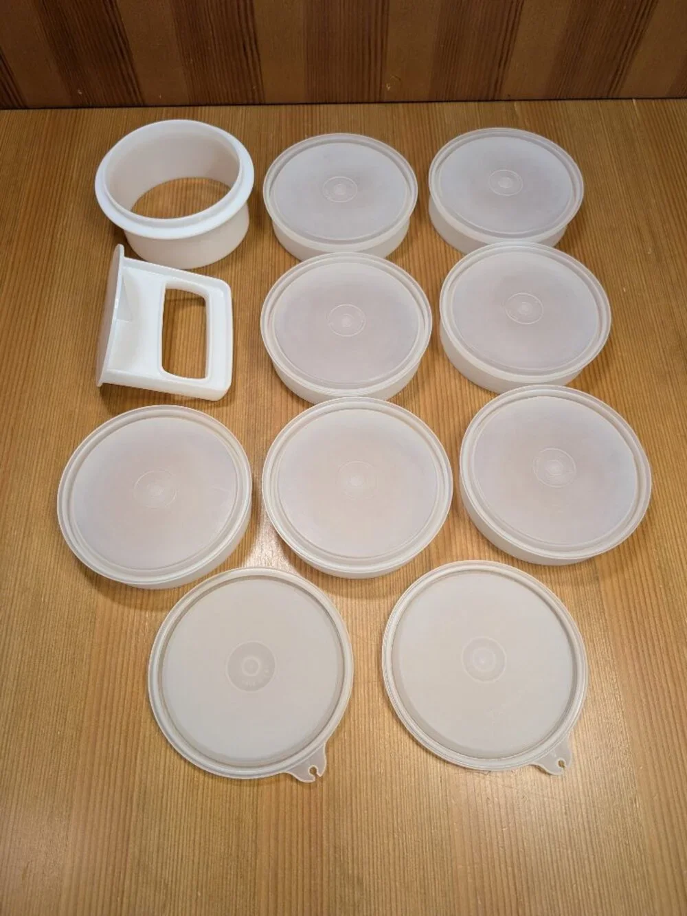 Tupperware Lot (7) Quarter Pounder Hamburger Keepers 882 w/Ring Press & Lids EUC